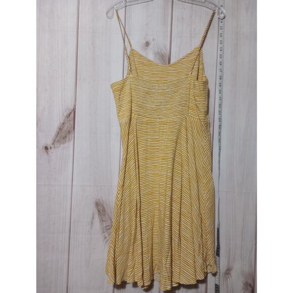 Old Navy Dress Womens Large Yellow White Striped Smocked Sundress Summer Pockets - Picture 1 of 8